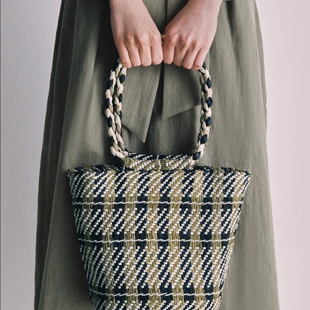 NWOT. Zara Natural Green Woven Crossbody Basket Bag with Top Handle. - Picture 2 of 13
